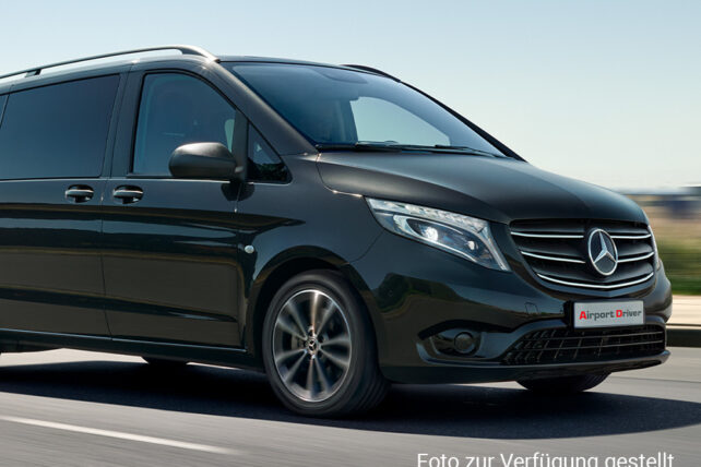 Mercedes-Benz Vito der AirportDriver Flotte in Fahrt.